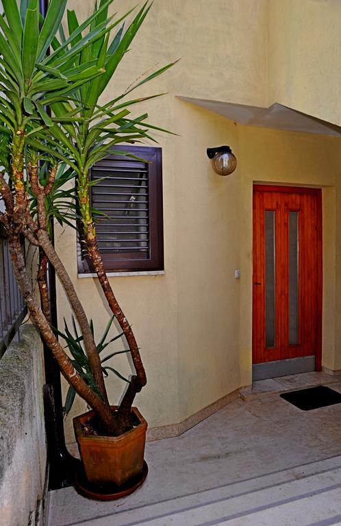 Trapan Apartment Pula Buitenkant foto